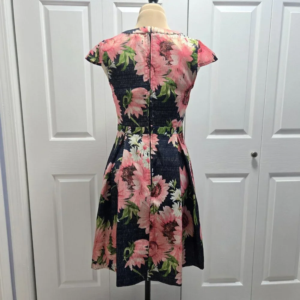 ModCloth Personal Boldness V Neck Floral Fit and Flare Dress Size 8 - Picture 2 of 4